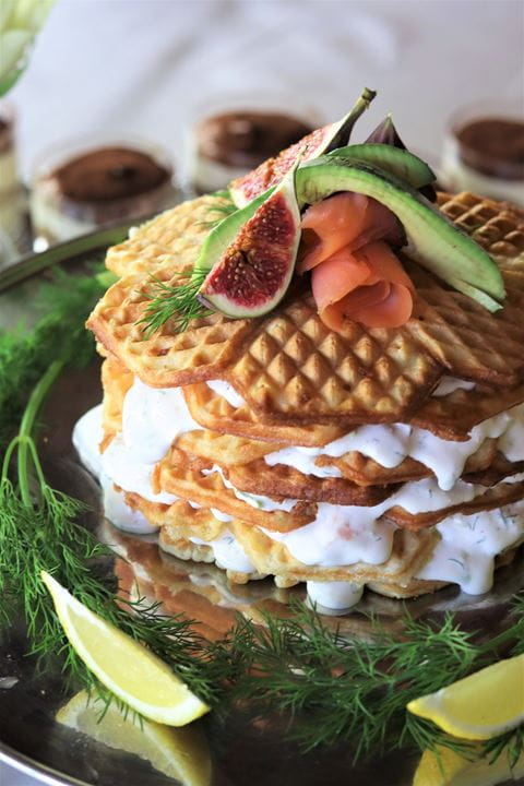 recipe image KYLMÄSAVULOHI-VOHVELIKAKKU