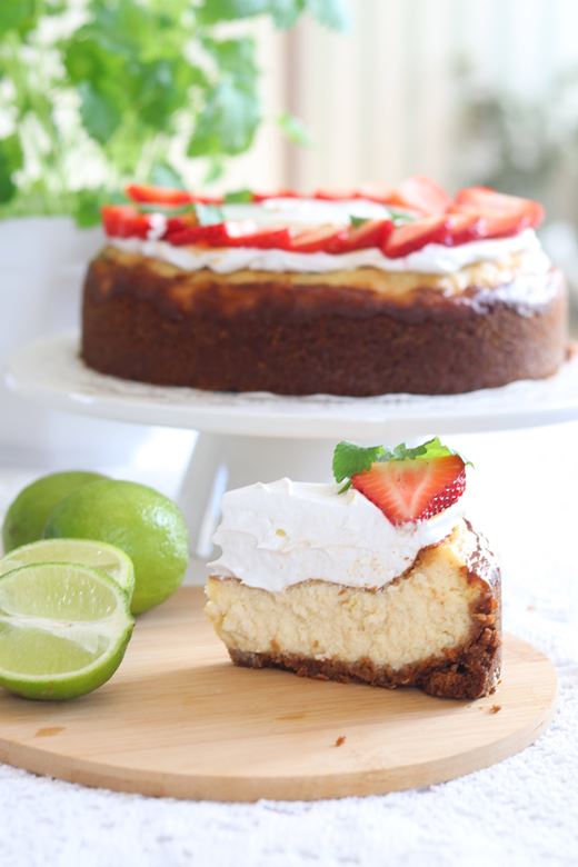 recipe image PAISTETTU LIMEJUUSTOKAKKU JA SVEITSILÄINEN MARENKI